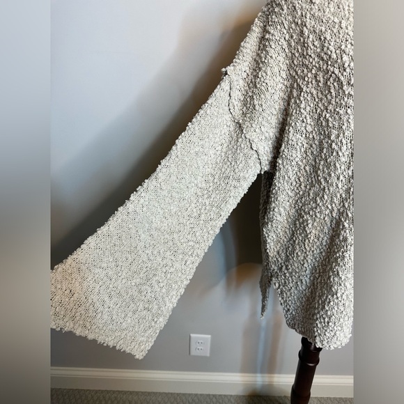 NWOT sz M White Birch oversized popcorn textured hi lo bell sleeve sweater - Picture 3 of 8